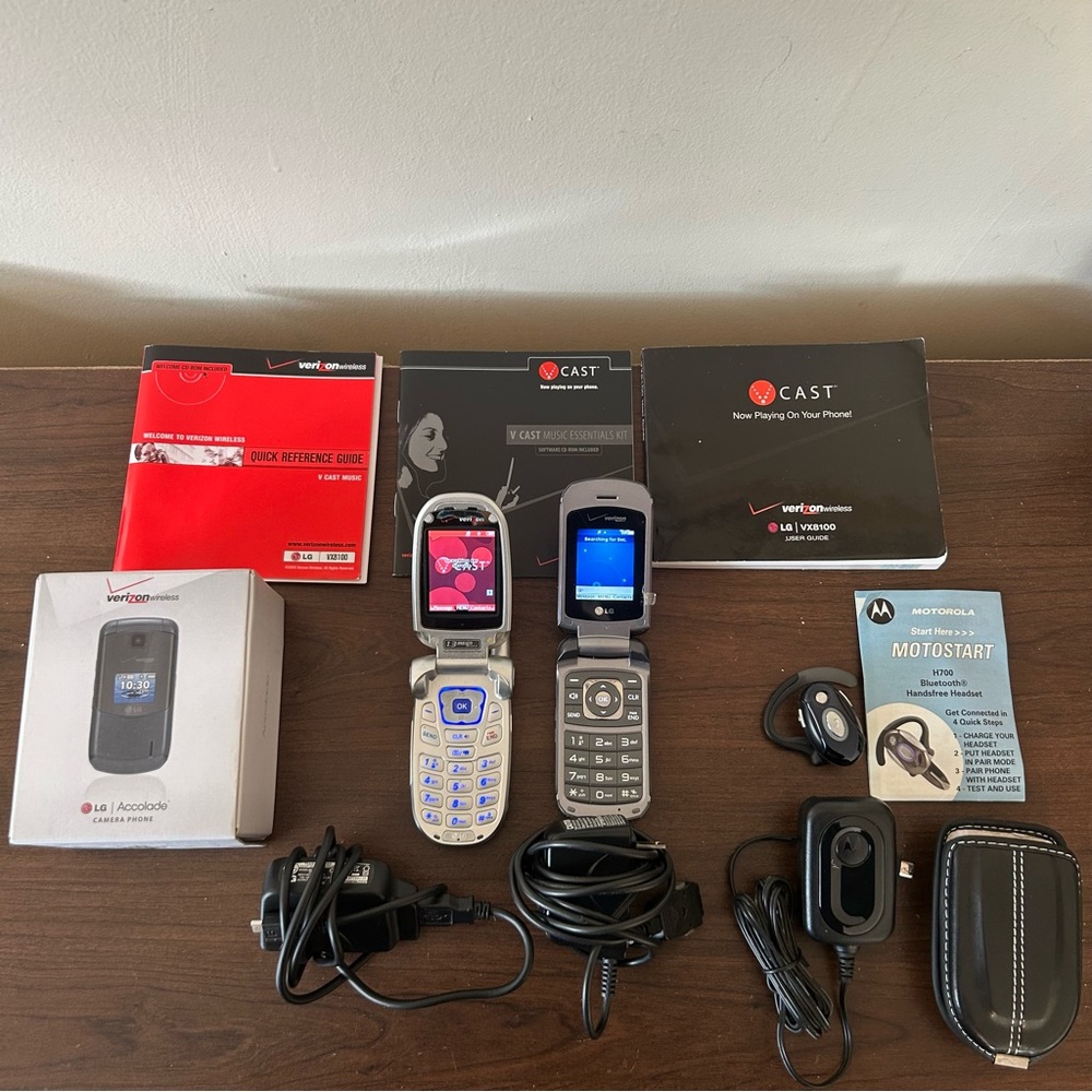 WORKING Flip Phones with Chargers Vintage Y2K 2000s Verizon LG Cell Phone Bundle